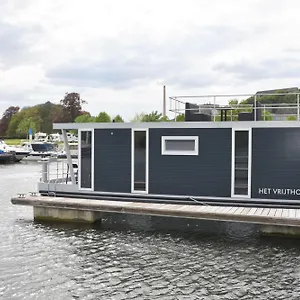 Cozy Floating Boatlodge Het Vrijthof Vakantiehuis